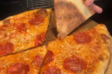 Why does the bottom of my pizza always have this ring with no char? (baking steel, home oven)