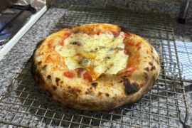 Pizza de masa madre estilo napolitana