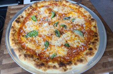Fresh sauce + fresh mozz + fresh basil = SMASH!