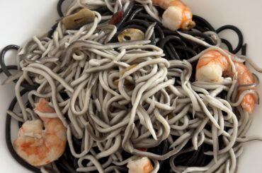 Black spaghetti with prawns and fake elvers