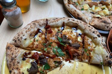 Is lazygirl pizza allowed here?