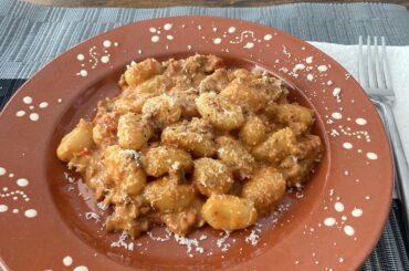 Gnocchi with sausage and red pesto