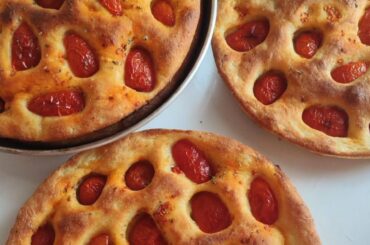Authentic Pizza Barese: crispy edges, fluffy dough, and bursting cherry tomatoes. A piece of Puglia in my kitchen! 🇮🇹🍅