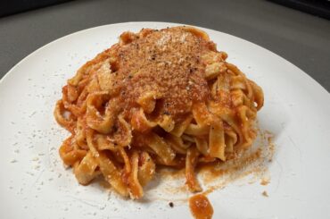 Homemade fettuccine with tomato sauce