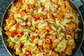 Cheesy mince and pepper pasta it's so good for dinner