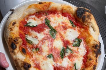 Pizza margherita e margherita con stracciatella