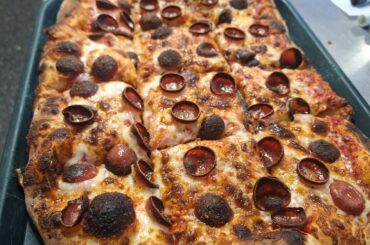 Buffalo style bowling alley pizza