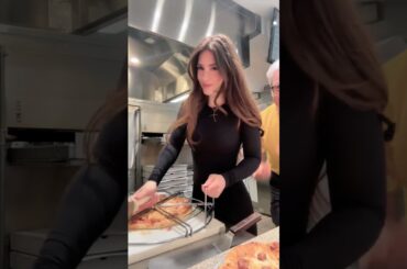 Slicing pizza!! #pizza #pasta #italianfood #dinner  #calgary #italiancuisine #cooking #pastatime