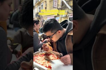 I tried the world’s MOST famous Pizza in Italy🍕