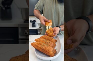 Turn that Red Lobster Cheddar Bay Biscuit Mix into cheesy crawfish pizza pockets! #sponsored