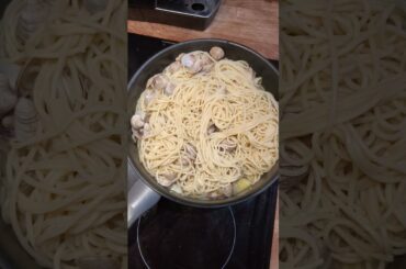 #spagetti #vongole #italy #coocing #julosactiveworld #delicious #food #pasta #cooking #yummy