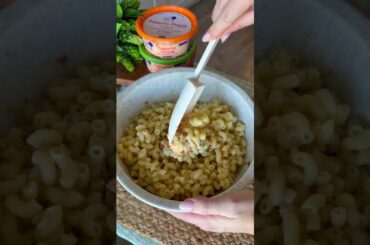 #ad Pimento Cheese Macaroni Salad @homestylepimentocheese RECIPE on dinnerin321.com #pimentocheese