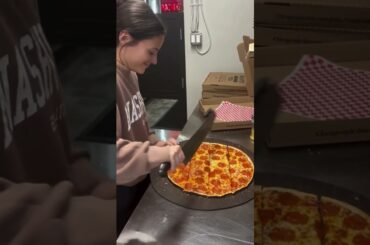 Lightning Fast Pizza Cutting 🍕⚡ | Perfect Slices in Seconds!