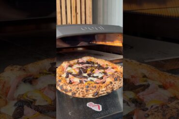 7 days old dough? No problem, still makes an amazing pizza! 😍 Baked in the Ooni Koda 2 Pro. #shorts