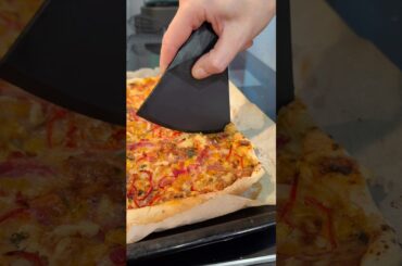 Das Pizzarad fliegt raus dieser Cutter gewinnt klar 🍕✂️ #küchenhack #pizza