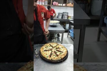 pari baite pizza #pizza crunch ajwa restaurant Gujarat #food vlog #rajab family #sport