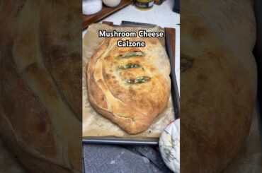 Calzone Recipe! #calzone #pizza #pizzarecipe #pizzalover #cookingshorts #vegetarian #recipe #food