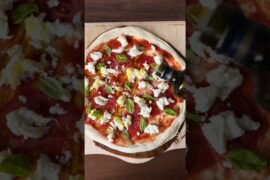 Kenapa Pizza Italia dan Amerika Rasanya Bisa Beda Banget? 🍕😳 #shortvideo #cooking #trending #food