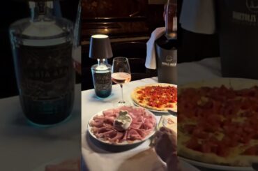 Dinner in Venice looks like this 🍷🇮🇹 #shorts #venice #italy