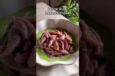 Pasta alla barbabietola su crema di piselli 🫛