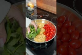 One-pan creamy tomato pasta dinner #dinner #onepot #quickmeals #easyrecipe #easydinnerideas