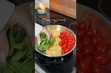 One-pan creamy tomato pasta dinner #dinner #onepot #quickmeals #easyrecipe #easydinnerideas