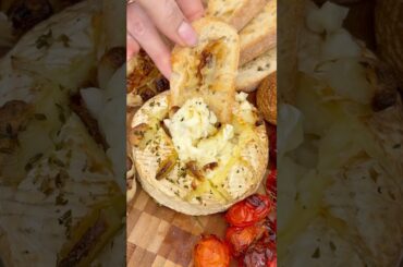 A perfect appetizer:creamy cheese with tomatoes and a hint of garlic on golden toasts ✨🧀🍅