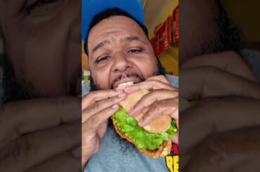 KCK’s ICONIC Double Decker Pizza?!🍕 Hood Dude Food Review at Wilson’s Pizza #boujietaughtme #shorts