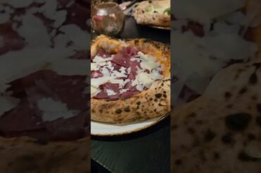 [FoodPorn] Italian Restaurant 60 Seconds to Napoli Bonn Dinner mit Freundin #shorts Trüffel-Pizza  🍕