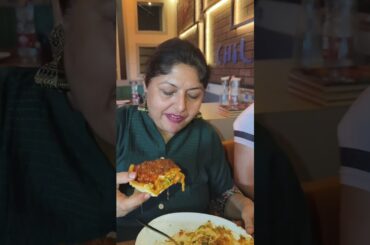 Deep Dish pizza #garimaspride #foodvlog #pizza