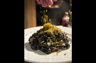 Black pasta in Venice hits different 🖤🍝 #shorts #italy #venice #restaurant