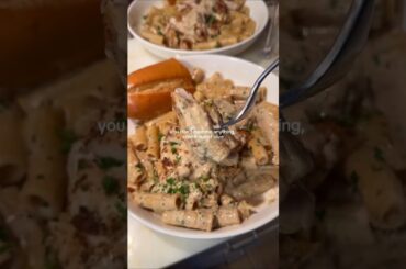 The BEST Creamy Garlic Parmesan Chicken Pasta #chickenpasta #pasta