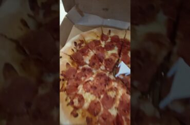 pepperoni pizza #pizza #pizzalover #dinnerideas #pizzahut #food