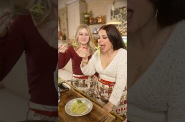 COOKING CREAMY ZUCCHINI PESTO PASTA WITH MY DAUGHTER 💕