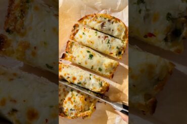Cheesy Garlic Confit Bread 🧄🥖