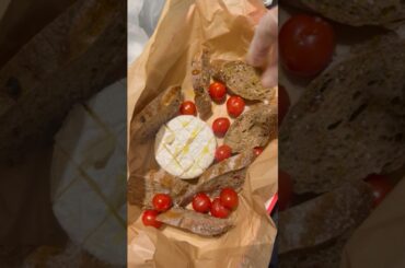 I can eat this everyday 😍😍 #cheese #camembert #italianfood