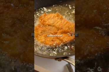 An Italian Trying Taiwan's XXL Fried Chicken for the First Time