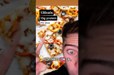 This pizza is made out of ground chicken…😳 #lowcalorie #highprotein