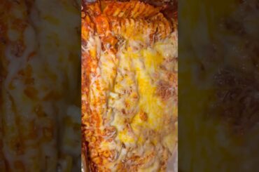 Lasagna & salad #food #foodie #lasagna #salad #homemade #cooking #eating #mukbang #spicy #cheese