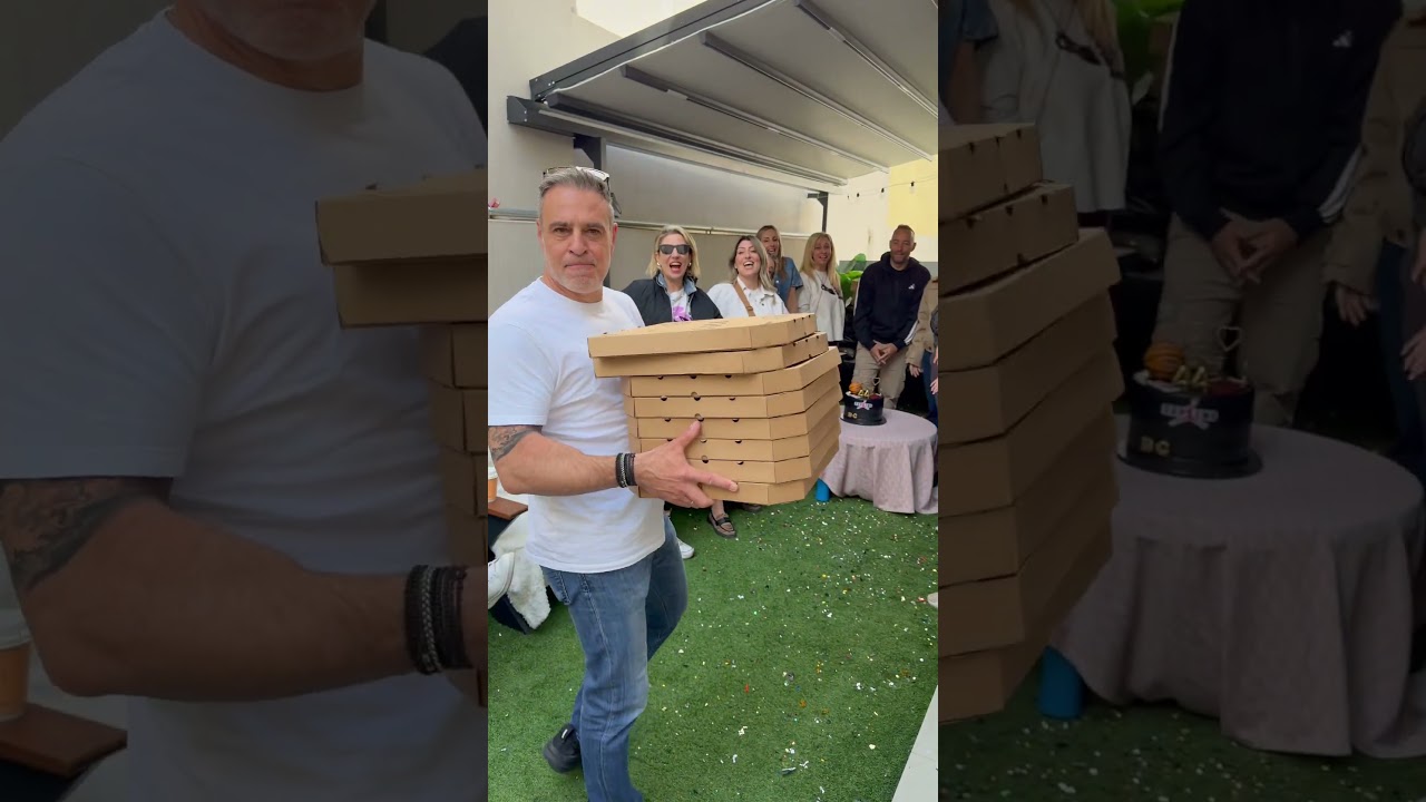 Ε άντε βρε Αποστόλη! Πεινάσαμε! Νίκο Χρόνια πολλά!!! ❤️ Ε άντε βρε Αποστόλη! Πεινάσαμε! Νίκο Χρόνια πολλά!!! ❤️