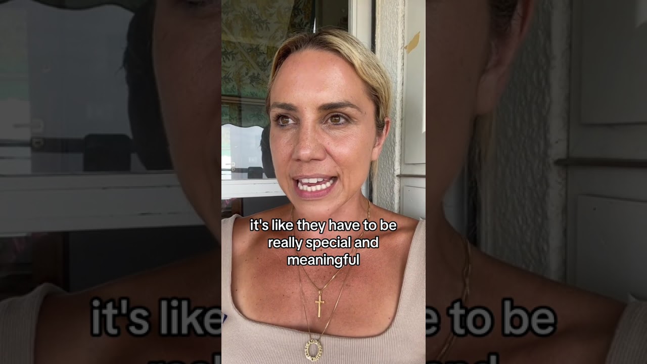 #italy #italian #giftgiving #culture #Shorts #ciaoamberc #italy #italian #giftgiving #culture #Shorts #ciaoamberc