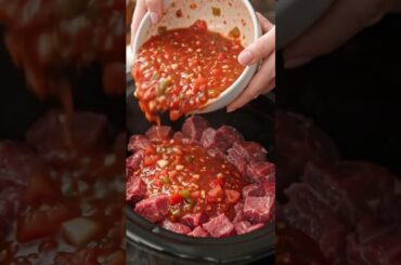 Slow Cooker Chunky Tomato Garlic Beef 🍅🍖
