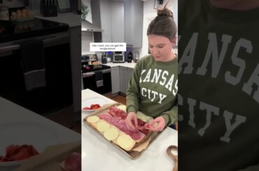 Giant Italian Baked Subs (Makes 2) 2 bread loaves (halved) 16oz Sliced Ham 6oz pepperoni 6oz salami