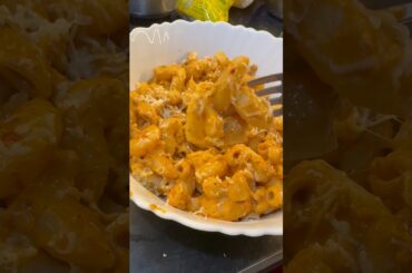 One pot red sauce pasta #cheesy #spicy #pasta #redsaucepastarecipe #quickrecipe #onepotmeal #viral