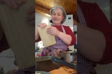 Lasagne  fatte in casa con un metodo tutto mio!😅 #lasagna #pomodoro #carne #cucinaitaliana #cucina