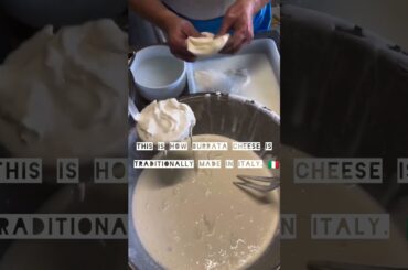 This is how burrata cheese is traditionally made in Italy. 🇮🇹#cheese #italy #italiancheese
