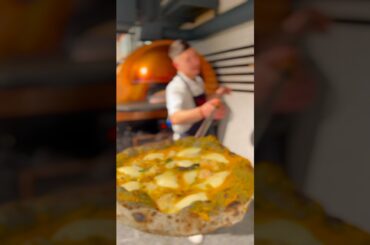 BLACK Pizza #foodie #trend #italianfood