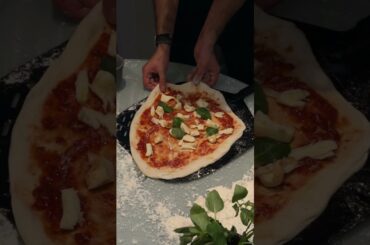 Neapletano pizza 🍕🇮🇹                                    #pizza #italy #buono w