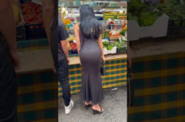 At the Italian market, picking fresh ingredients for my next recipE🍅🍅