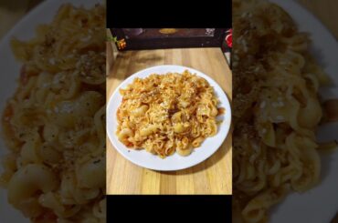 Red sauce Maggi with pasta recipe 🤤👌 #ytshorts #food #recipe #tastyindia #tasteofindia #cooking #fyp